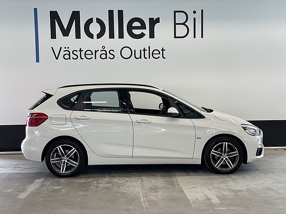BMW 218 4 of 5