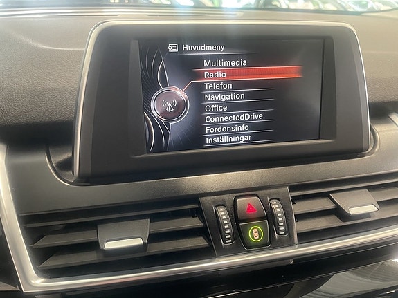 BMW 218 19 of 24