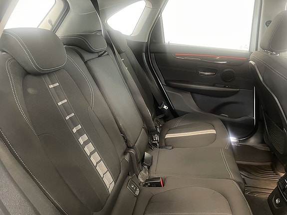 BMW 218 9 of 24