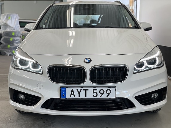 BMW 218 2 of 5