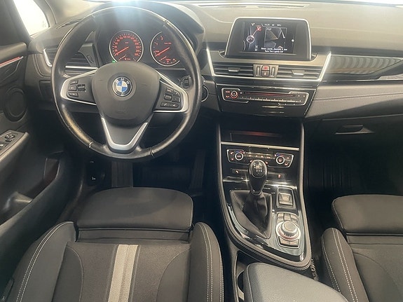 BMW 218 11 of 24