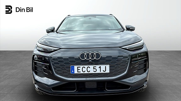 Audi Q6 e-tron 4 of 5