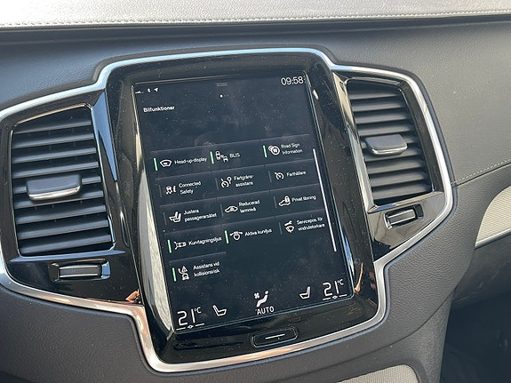 Volvo XC90 11 of 19