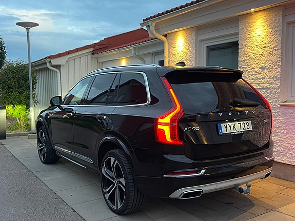 Volvo XC90 3 of 19