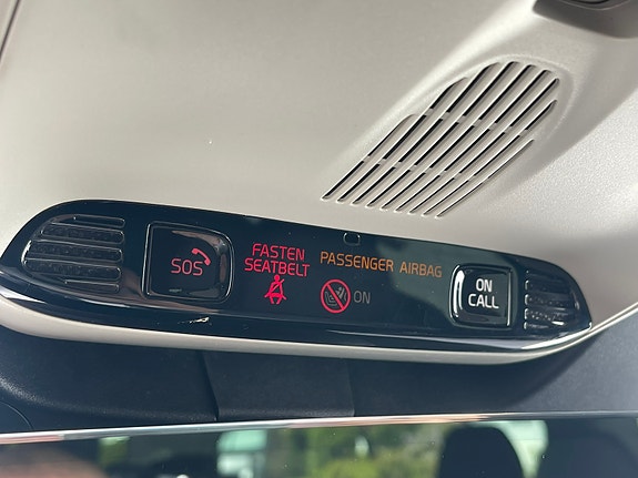 Volvo XC90 13 of 19