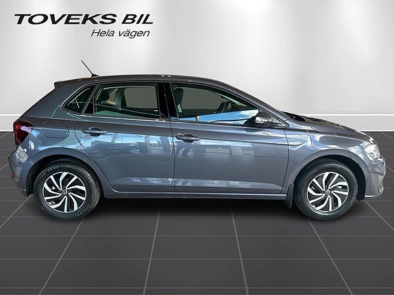 Volkswagen Polo 2 of 5
