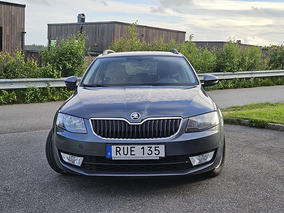 Skoda Octavia 2 of 5