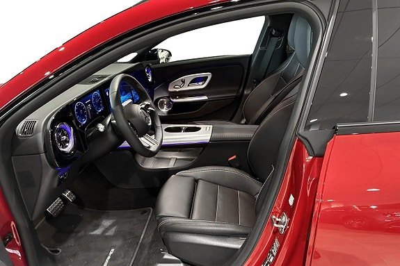 Mercedes-Benz CLA350 11 of 14