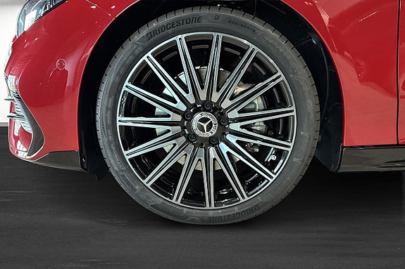 Mercedes-Benz CLA350 5 of 5