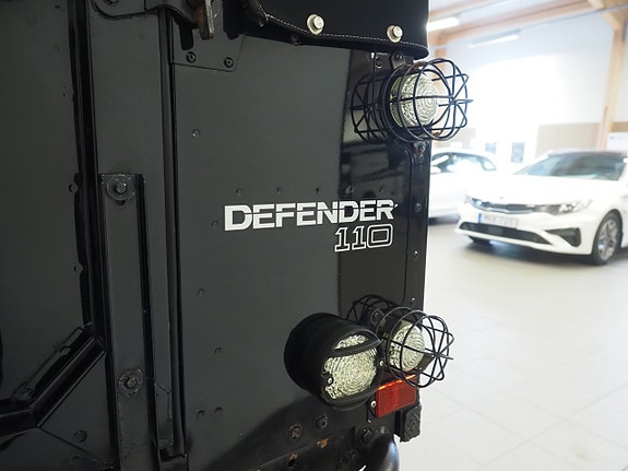 Land Rover Defender 110 21 of 22