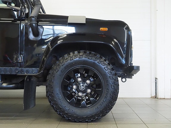 Land Rover Defender 110 8 of 22
