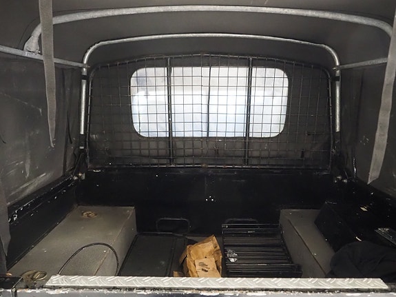 Land Rover Defender 110 18 of 22