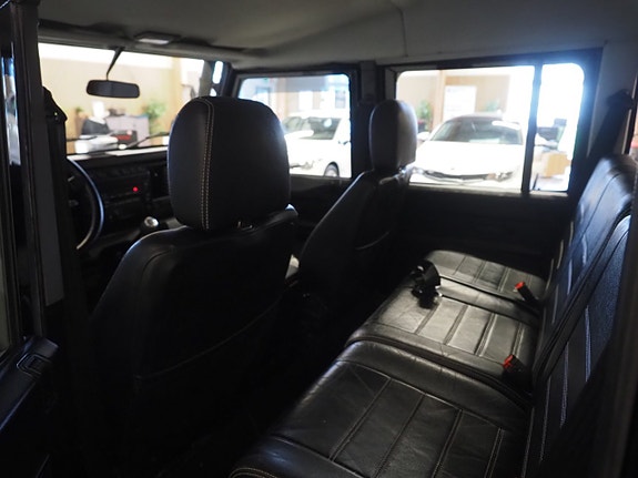 Land Rover Defender 110 16 of 22