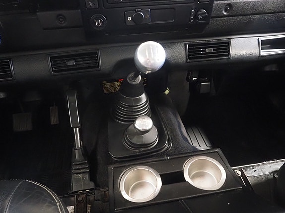 Land Rover Defender 110 19 of 22