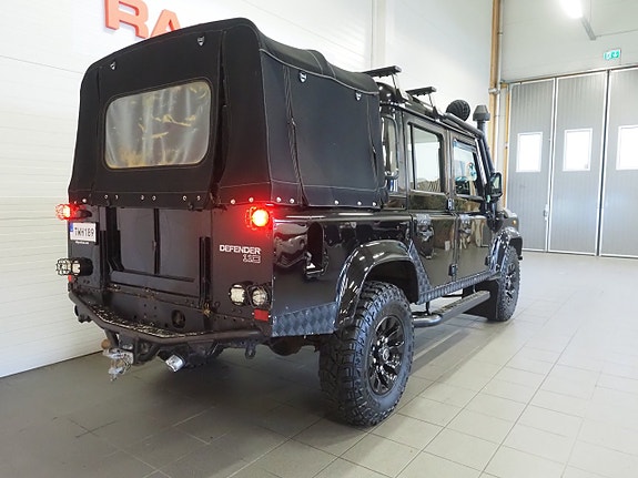 Land Rover Defender 110 6 of 22