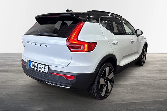 Volvo EX40 3 of 5