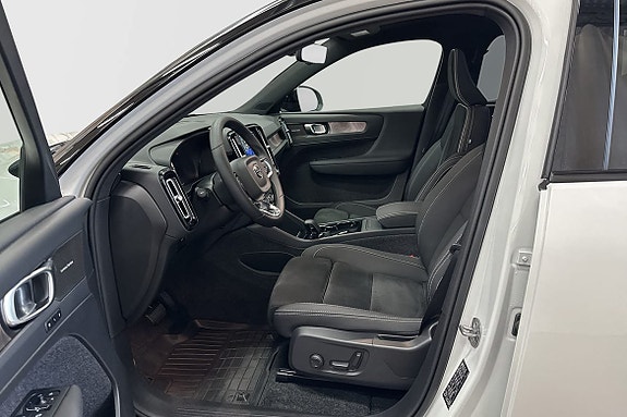 Volvo EX40 4 of 5