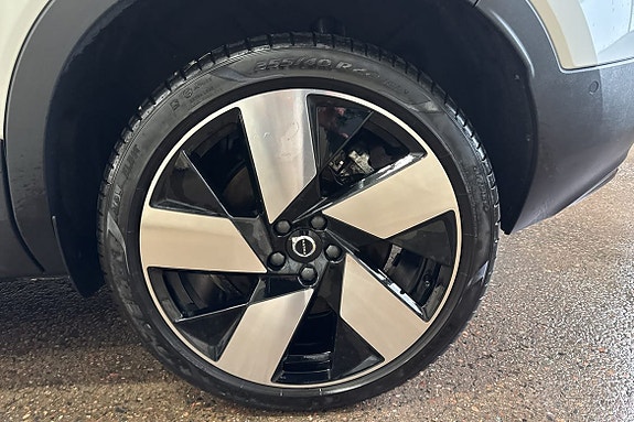 Volvo EX40 11 of 23
