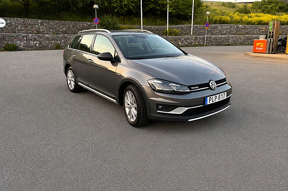 Volkswagen Golf Alltrack 9 of 10