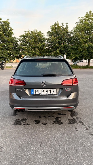 Volkswagen Golf Alltrack 2 of 10