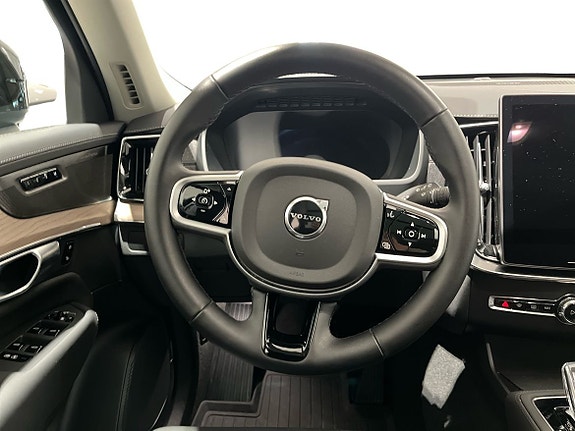 Volvo XC90 10 of 14