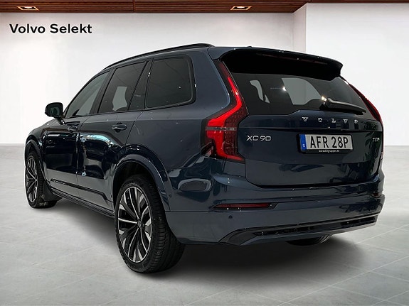 Volvo XC90 2 of 14