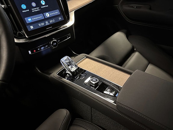 Volvo XC90 17 of 17