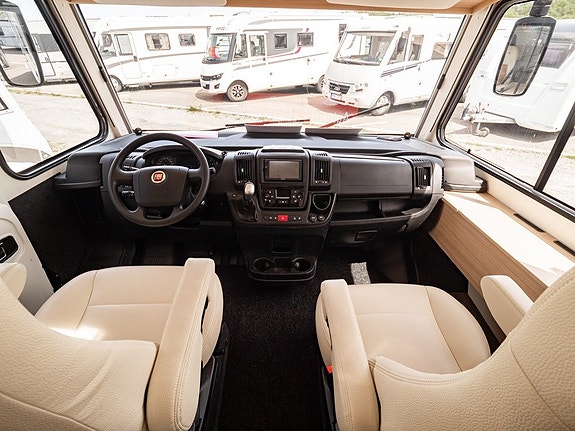 Bürstner I Lyseo 728 *Långbädd *Automat *Låg skatt 16 of 21
