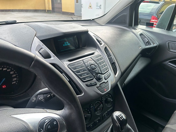 Ford Transit Connect 4 of 5