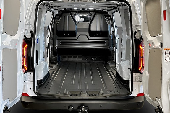 Ford E-Transit 8 of 10