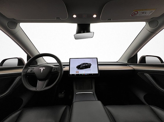 Tesla Model Y 14 of 30