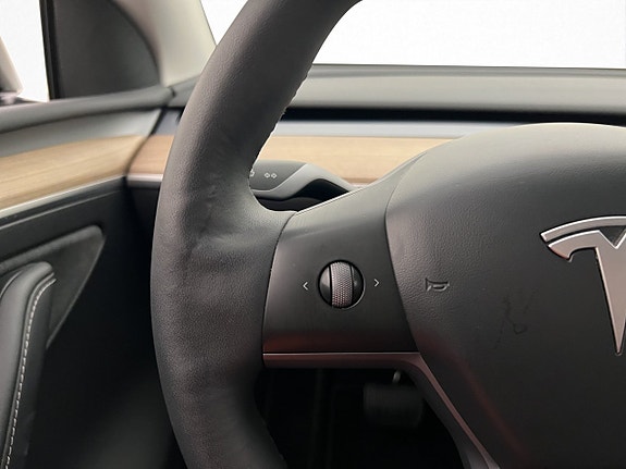 Tesla Model Y 27 of 30