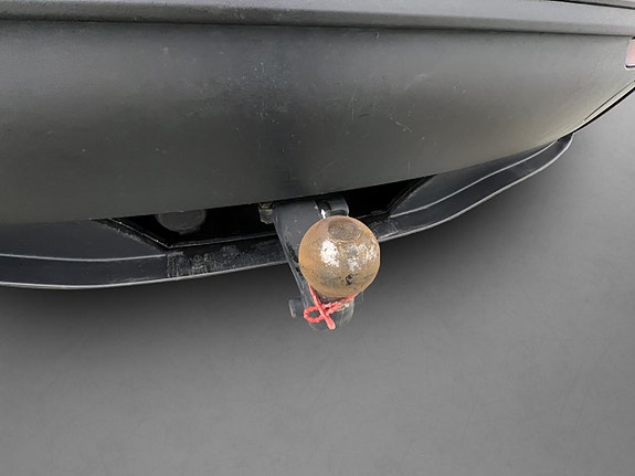 Tesla Model Y 9 of 30