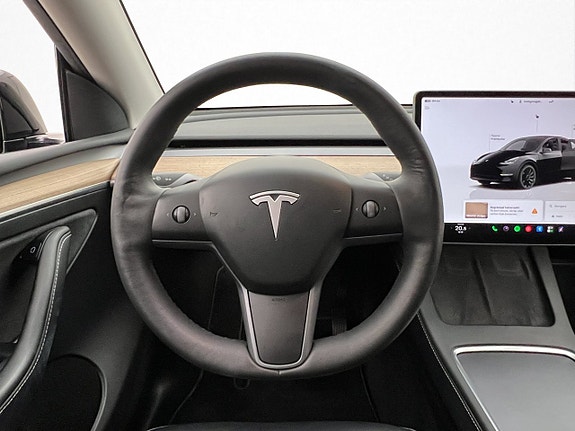 Tesla Model Y 15 of 30