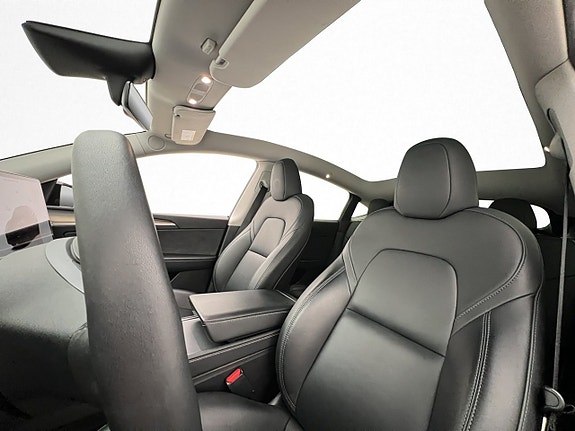 Tesla Model Y 17 of 30