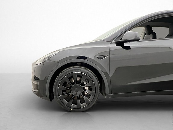 Tesla Model Y 30 of 30