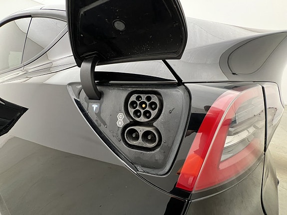 Tesla Model Y 29 of 30