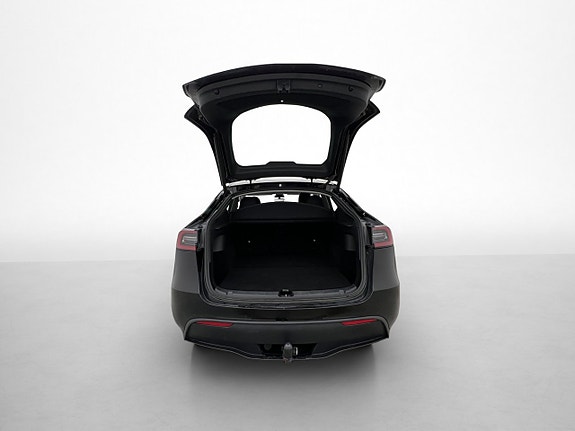 Tesla Model Y 10 of 30