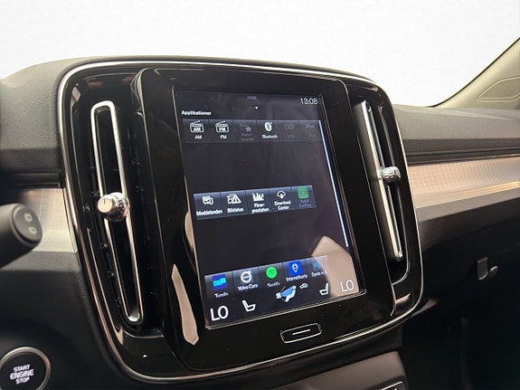 Volvo XC40 17 of 28