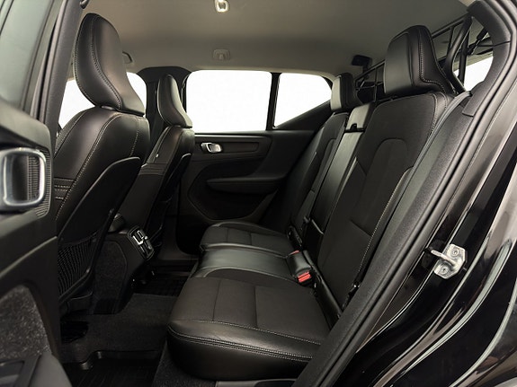 Volvo XC40 10 of 28