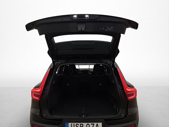 Volvo XC40 8 of 28