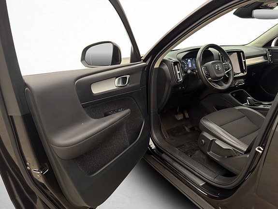 Volvo XC40 12 of 28