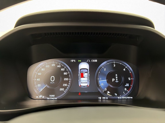 Volvo XC40 14 of 28