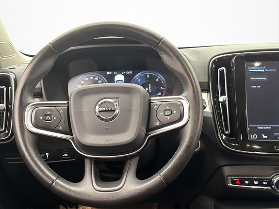 Volvo XC40 11 of 28