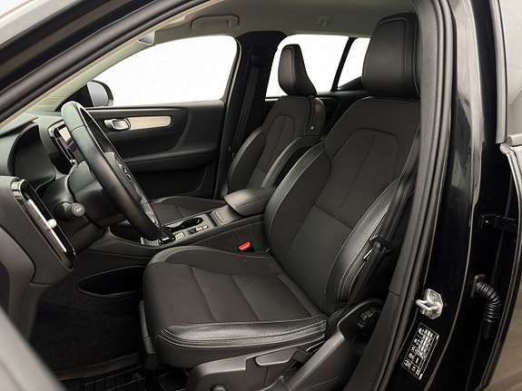 Volvo XC40 13 of 28
