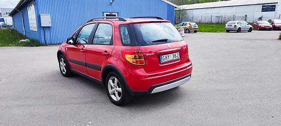 Suzuki SX4 3 of 5