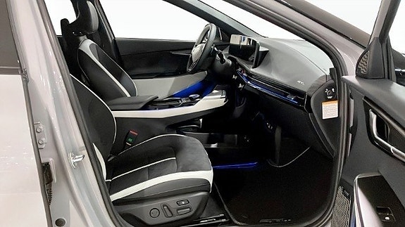 Kia EV6 3 of 12