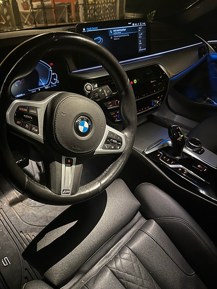 BMW 530e 4 of 5