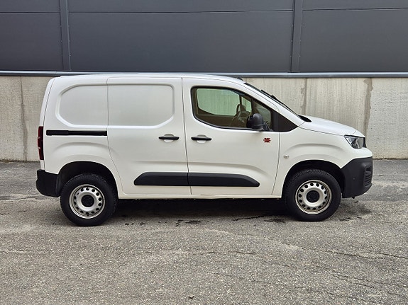 Peugeot Partner 2 of 5