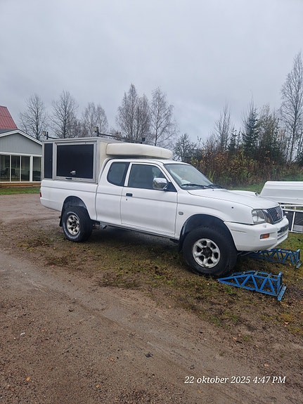 Mitsubishi L200 Club Cab 2 of 2